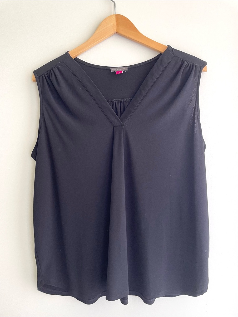 Vince Camuto Black Sleeveless V-Neck Pleat Front Top Office Work Casual